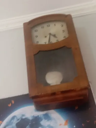 Relógio antigo com celo funcionando