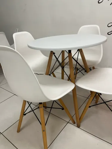 Mesa 70cm diâmetro + 4 cadeiras modelo Eiffel
