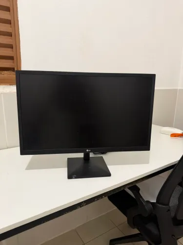 Monitor LG em bom estado.