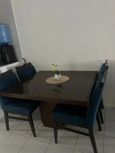 Vende-se Mesa 4 lugares