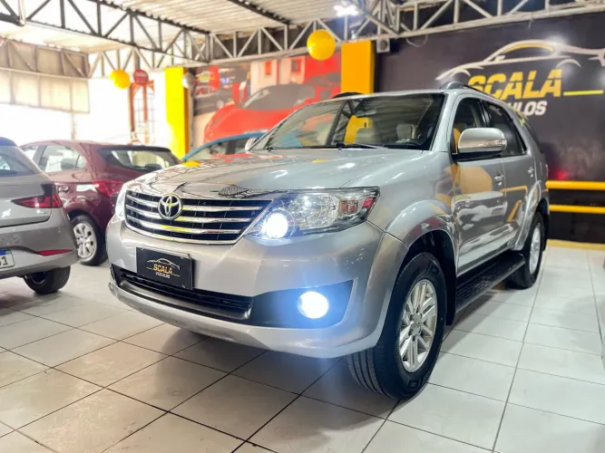 Toyota Hilux SW4 SR 4X2 2.7/ 2.7 Flex 16V Aut. 2015