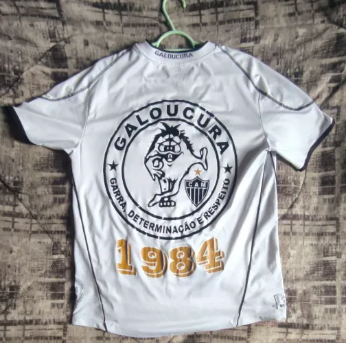 Camisa Galoucura tamanho M com detalhes