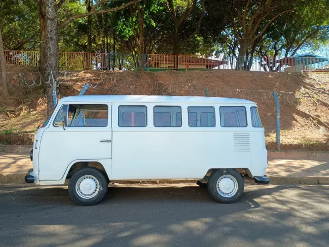Volkswagen Kombi Standard/ Luxo/ Serie Prata 1996