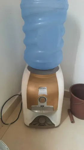 Gela água 