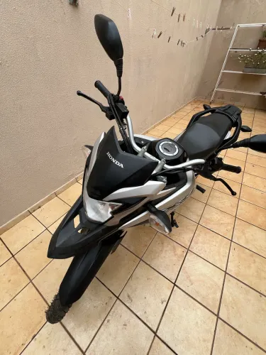 Honda XRE 190 | 2018 Prata | km 36.104  | em ótimo estado + DOC OK. 