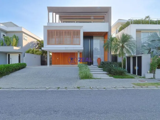 Condomínio Alphaville | Casa Triplex na Barra da Tijuca | Venda