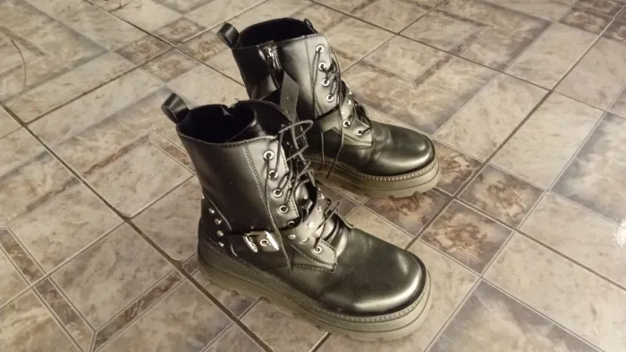 Bota coturno preta tamanho 40