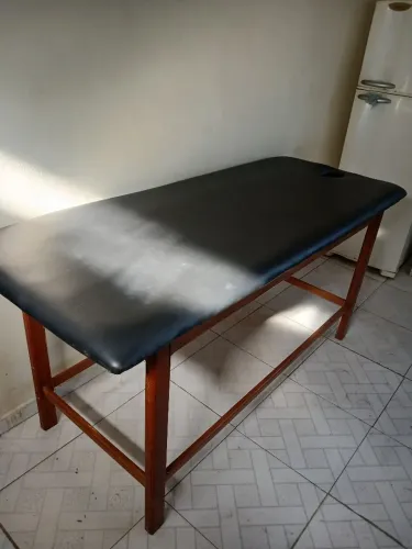 Vende-se maca para massagem