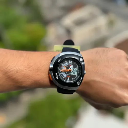 Relógio Citizen Aqualand Meia Lua Premium Pulseira de Borracha Preto Masculino