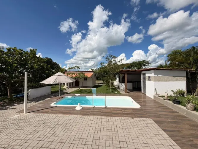 Casa com 4 Suítes e Lazer Privativo por R$ 899 Mil