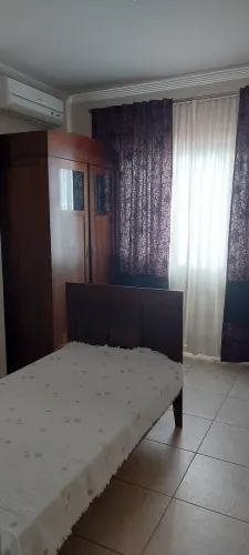 Aluguel de quarto mobiliado para mulher