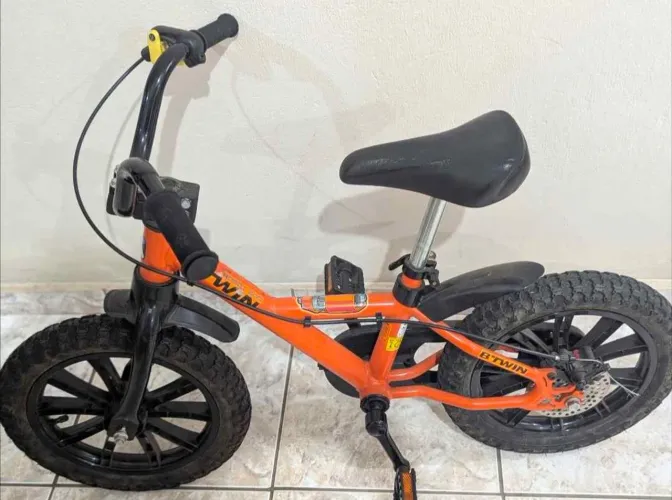 Bicicleta B'twin infantil 2 a 4 anos.