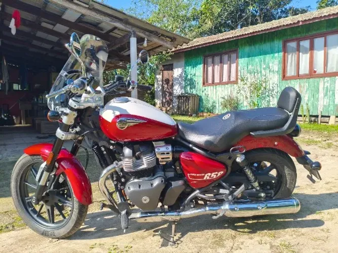 Super Meteor 650 Celestial Red