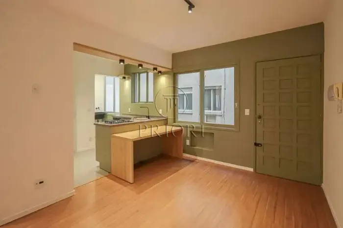 APARTAMENTO REFORMADO NO CENTRO HISTÓRICO