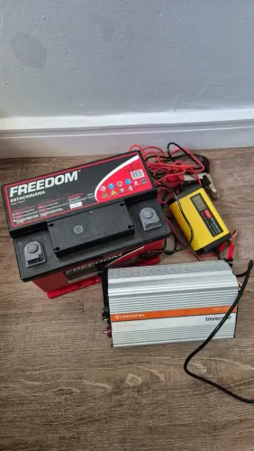 KIT Bateria, Inversor e Carregador - Freedom DF1000  Inversor de 1000W 
