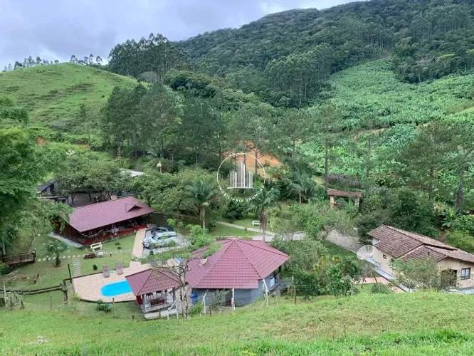 Sítio com 127 mil m² e infraestrutura incrível em Biguaçu