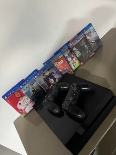 Vendo PS4 c/ 2 controle + 7 Jogos 