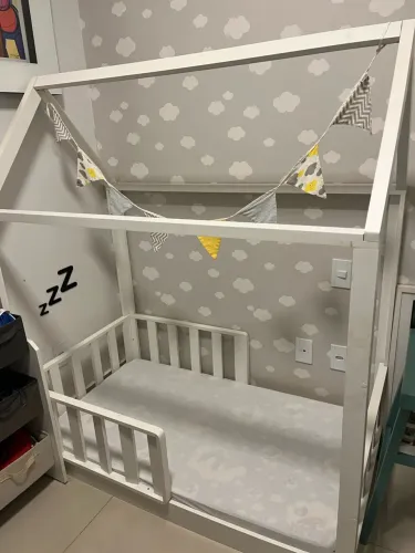 Cama casinha montessoriana MDF branco sem colchão (usada)