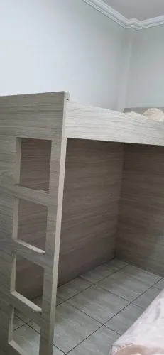 Beliche de madeira sem a cama box