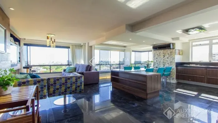 Apartamento triplex mobiliado à venda no Jardim Planalto