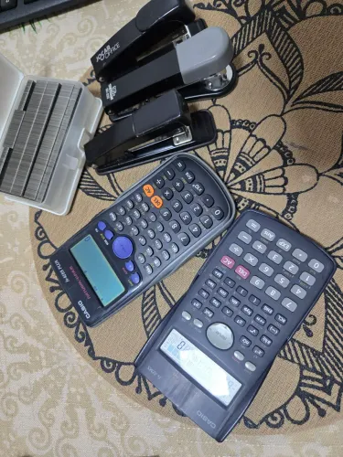 Calculadora profissional e grampeador