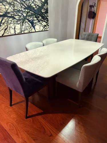 Vendo mesa com 6 cadeiras em excelente estado.