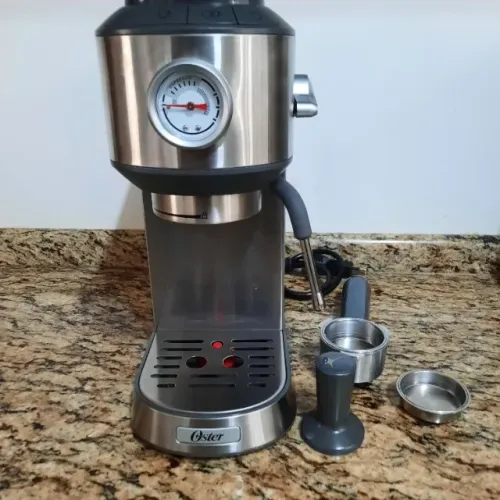 Cafeteira Espresso Oster Compacta Perfect Brew - 127V