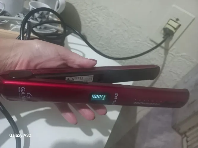 Vendo Prancha de cabelo GAMA Italy  Tourmaline Digital 230 °C Modelo CPA. 