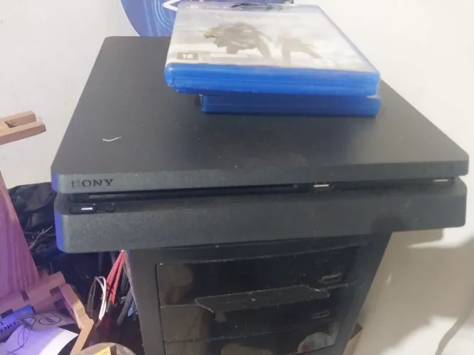 PS4 Slim 1TB + HD Novo (1 Semana de Uso) + 3 Jogos (God of War Ragnarök e mais)