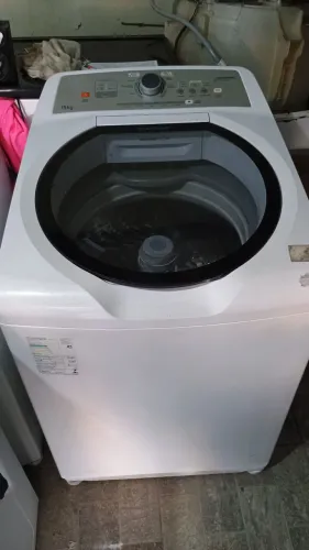 Vendo máquina funcionando perfeitamente aceito cartão e pix garantia 3 meses 