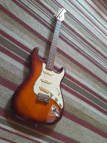 Excelente Guitarra Condor Stratocaster RX20s