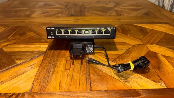 Switch Gigabit Ethernet D-link Dgs 108 de 8 Portas Não E Qos muito bom estado