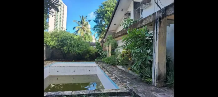 Casa para venda com 600 metros quadrados com 5 quartos em Casa Forte - Recife - PE