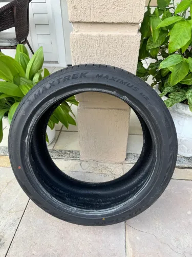 Pneu aro 19 novo