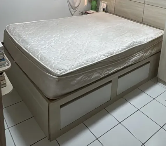 Cama com baú e colchão 