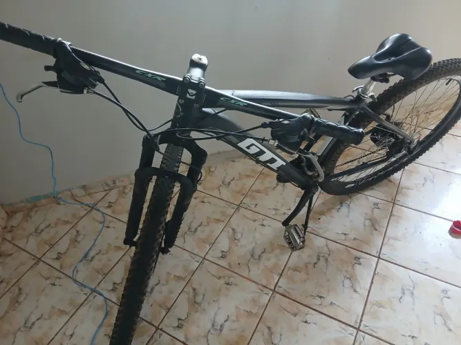 VENDE-SE, UMA BIKE ARO 29 , COM NOTA , MOTIVO, NÃO USO MAIS ELA( *