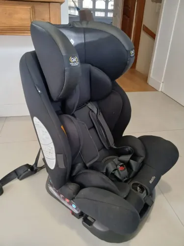 Cadeirinha para carro Multifix Safety 1st - 0 aos 36 Kg com Isofix em ótimo estado.