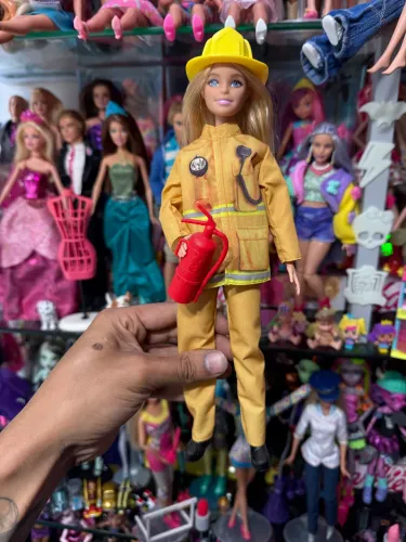 Boneca barbie quero ser bombeira