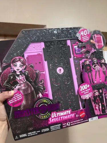 LACRADA Ultimate Skulltimate Draculaura - Monster High