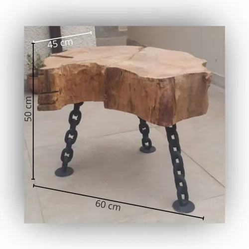 Mesa com bolacha de madeira com pes de corrente