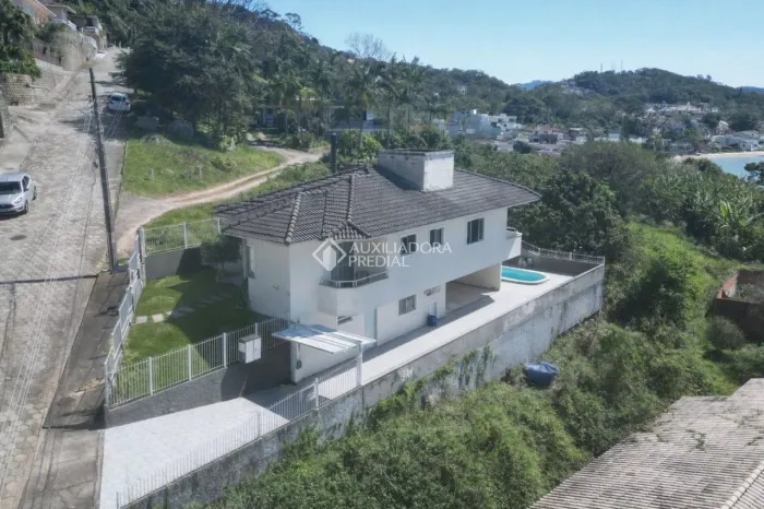 Casa 3 dorm 1 suite - com vista para o Mar