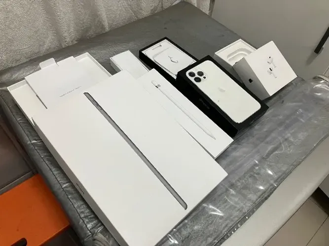4 caixas vazias Apple: iPhone 13 Pro Max, iPad 8th, AirPods Pro 2nd, Apple Pencil 1st