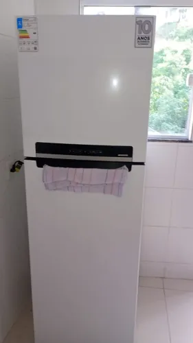 Geladeira Midea.