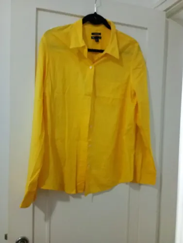 Camisa amarela marca gap