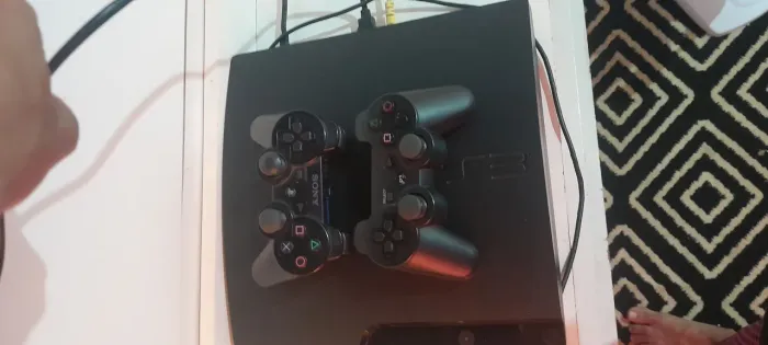 Vendo um ps3 ele vai com a super  lojas de jogos 