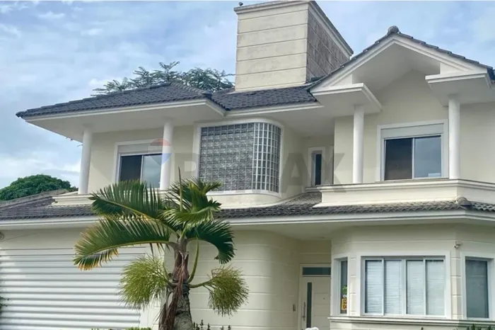 Casa com 3 Suítes para alugar em Jurerê