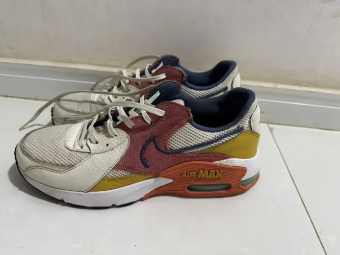 Nike Air Max Excee (preço sujeito a negociação)