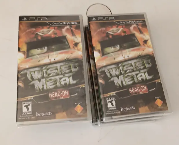 Lote com 8 jogos Twister Metsl PSP