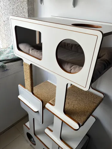 Móvel/ arranhador para gatos