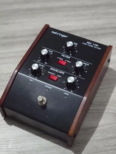 Pedal Envelope Filter Low Pass Behringer BM-11M Moogerfooger